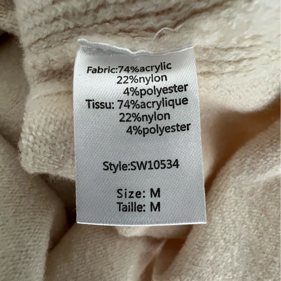 Asymmetrical Sweater - Picture 9 of 10